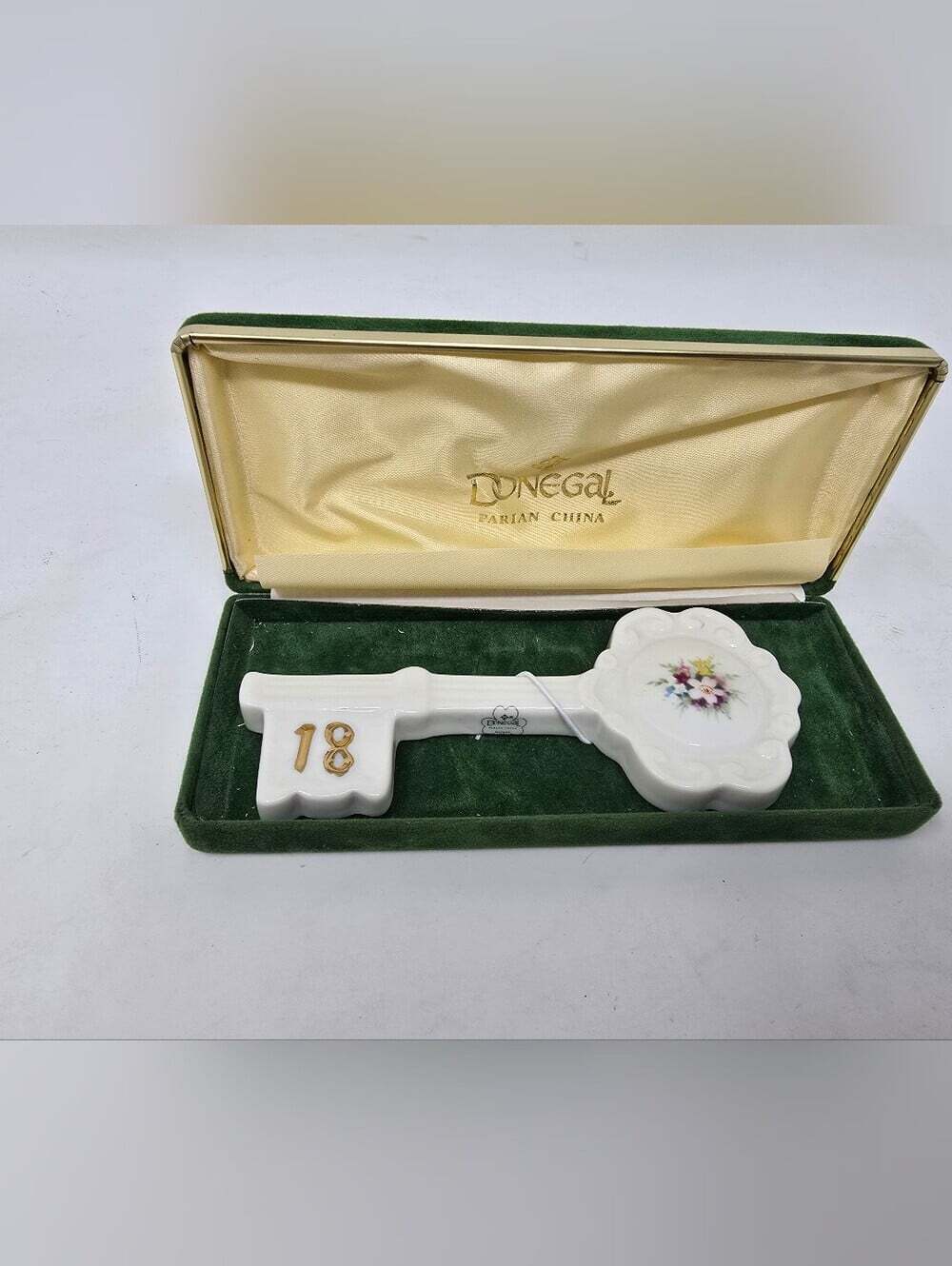 Donegal Irish Parian China Ireland Key of the House 18 with case Vintage 90s - Picture 2 of 10